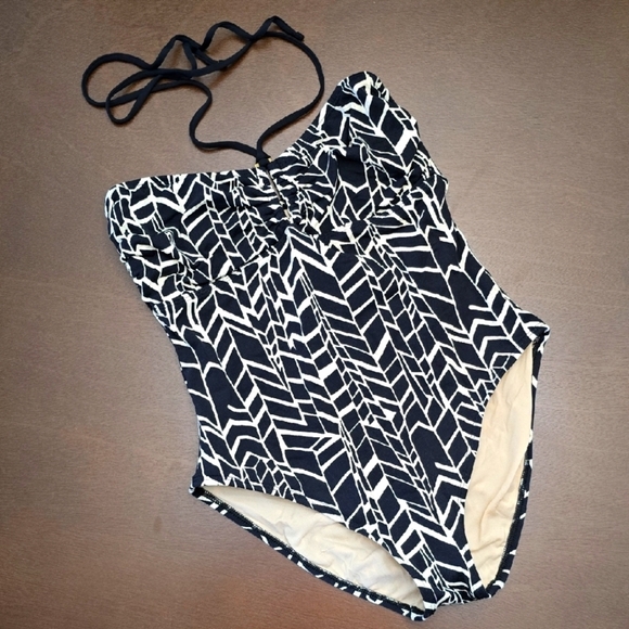 LA BLANCAL Black and Cream Swimsuit One Piece Halter - Picture 1 of 5